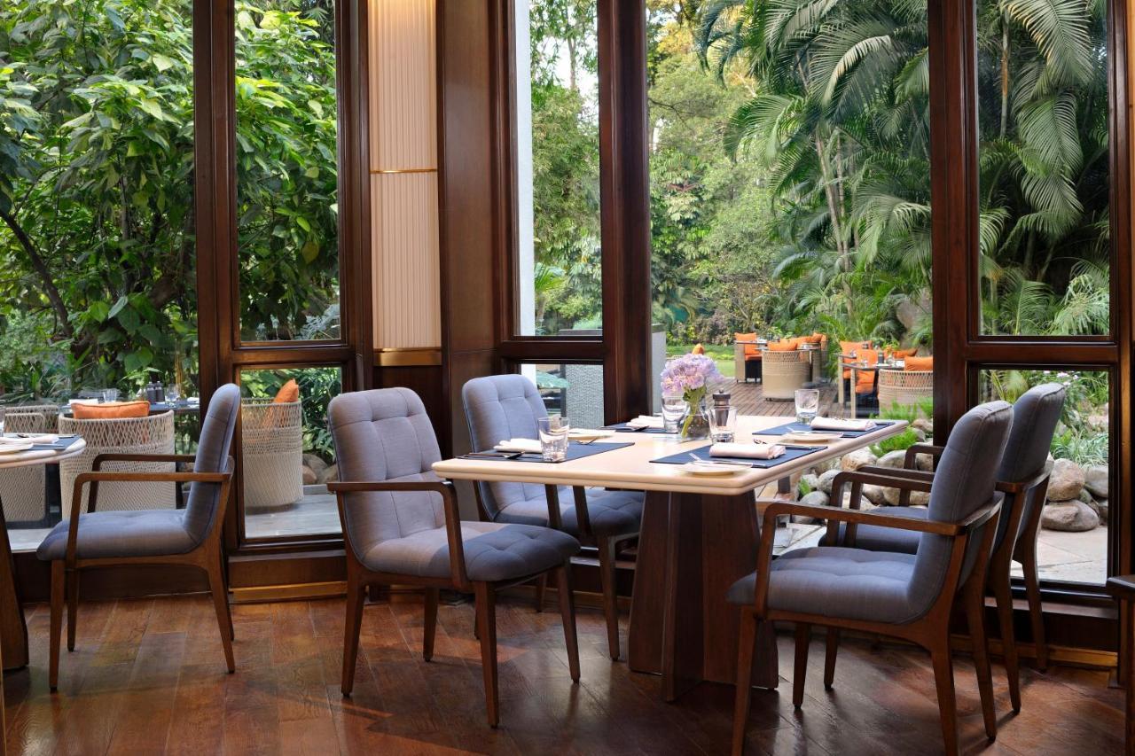 The Oberoi Bengaluru Hotel Exterior foto The interior of the restaurant