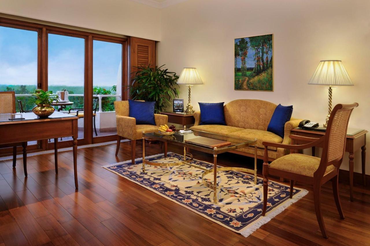 The Oberoi Bengaluru Hotel Exterior foto A living room at the Taj Bengal