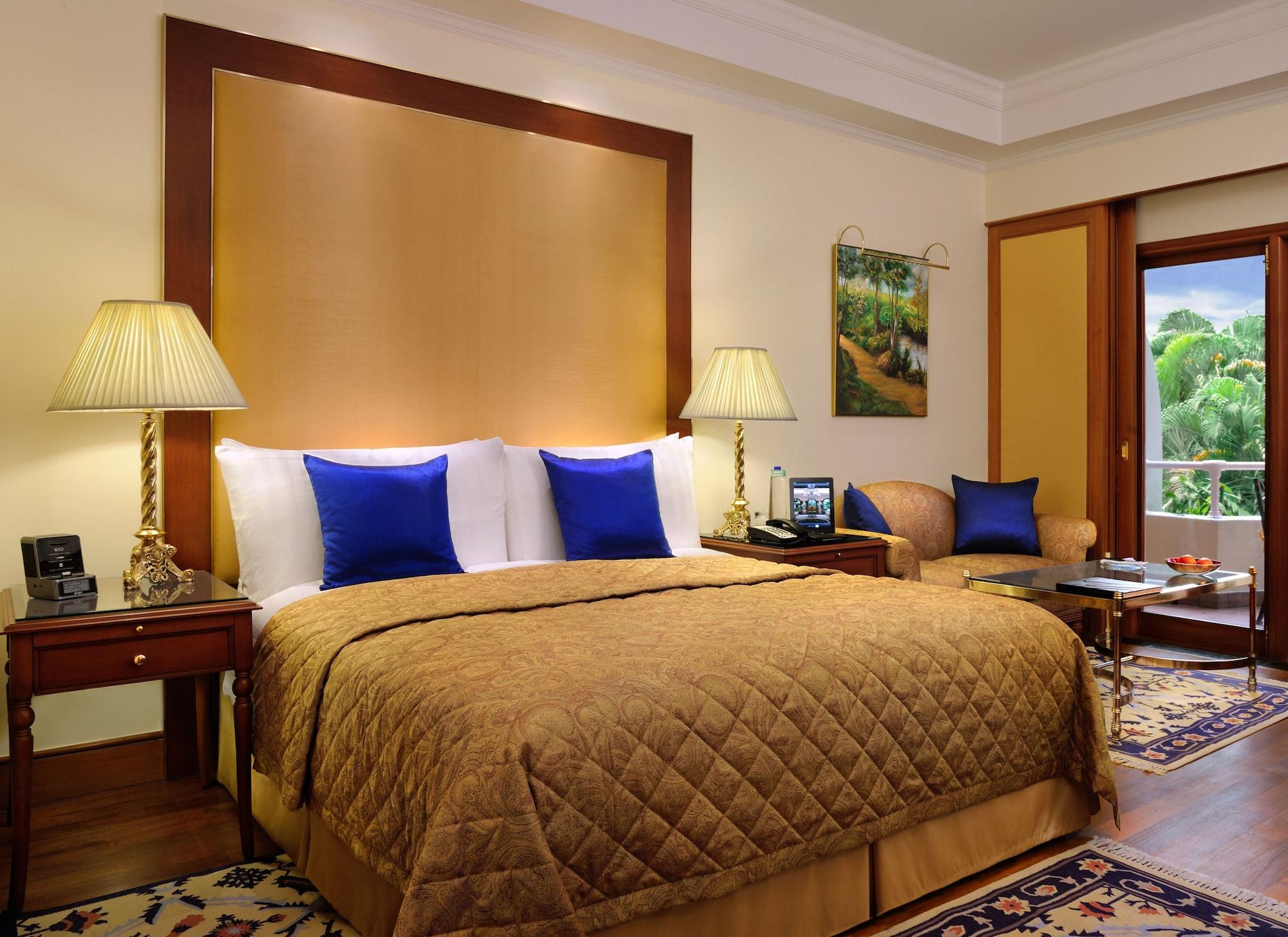 The Oberoi Bengaluru Hotel Exterior foto A room at the Taj Bengal