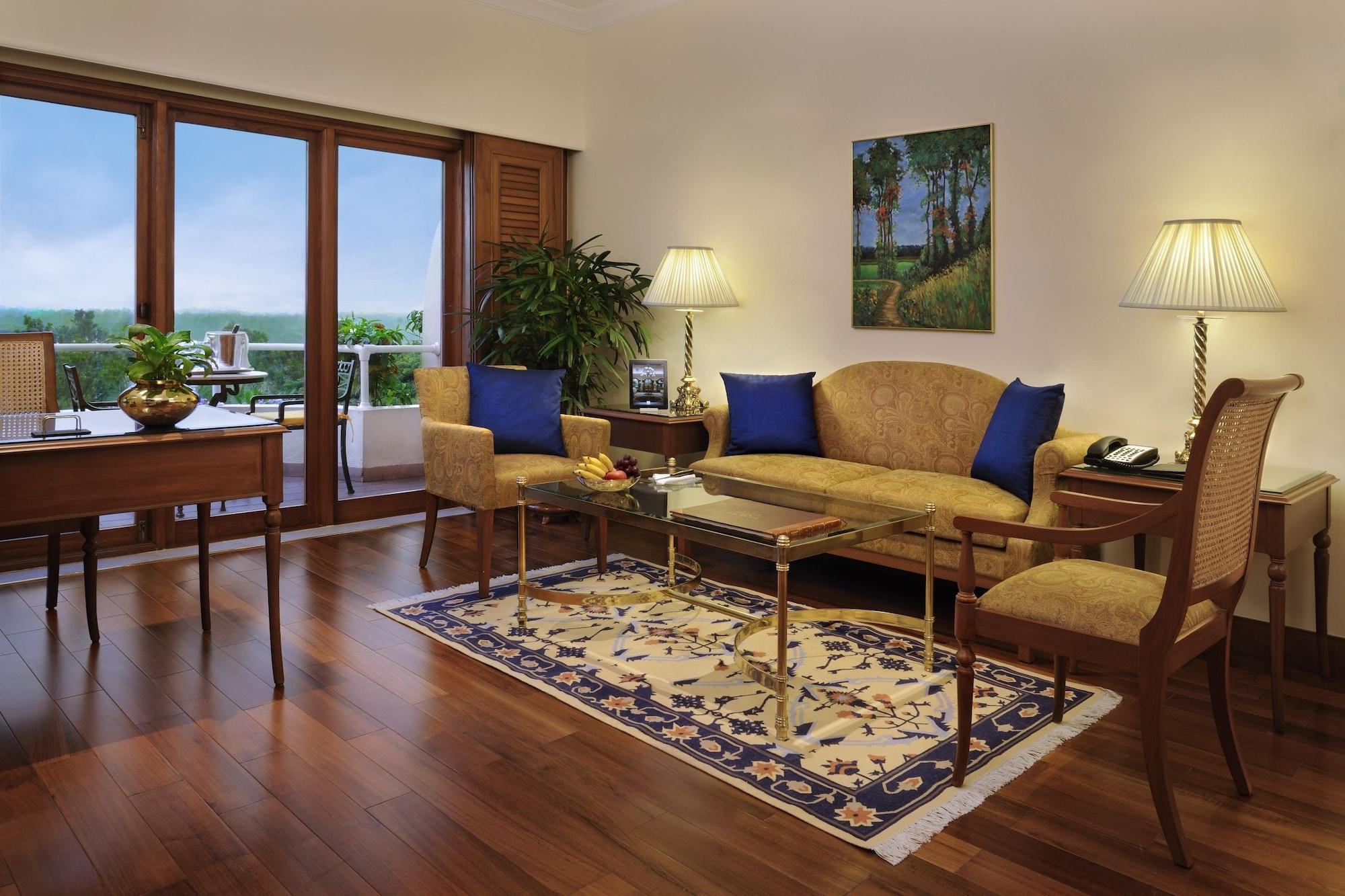 The Oberoi Bengaluru Hotel Exterior foto A living room at the Taj Bengal