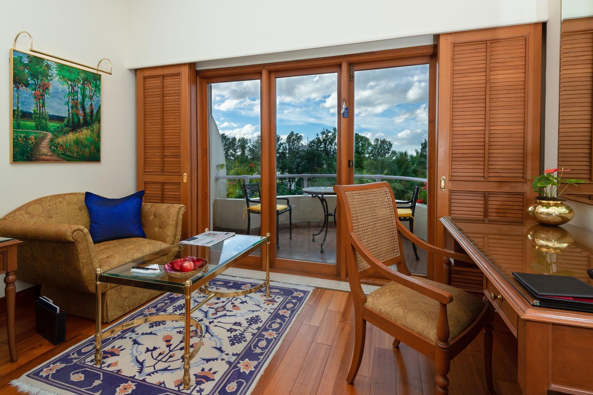 The Oberoi Bengaluru Hotel Exterior foto A room at the Taj Bengal