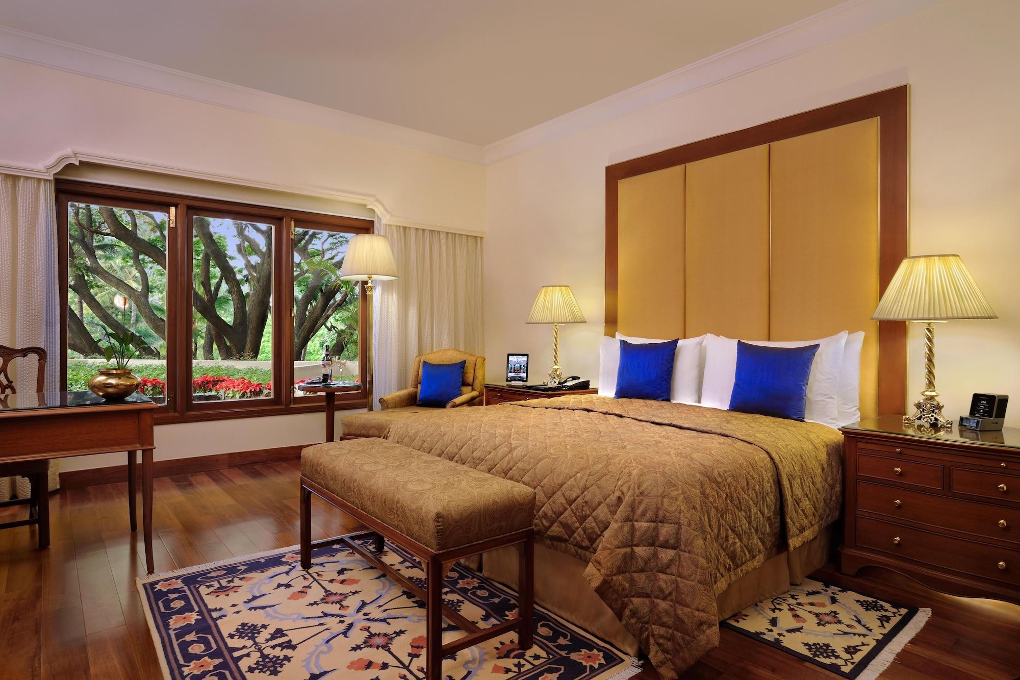 The Oberoi Bengaluru Hotel Exterior foto A room at the Taj Bengal